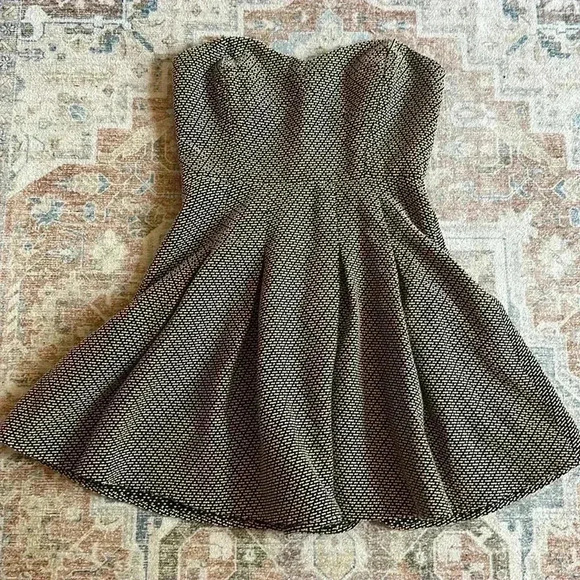 Cute dress - Picture 2 of 4